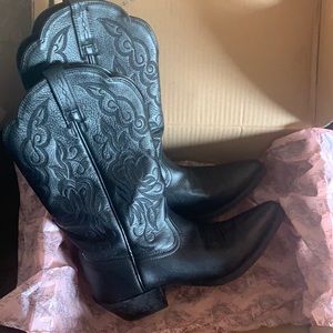 Women’s New Black Leather Ariat Boots. Size 6.5